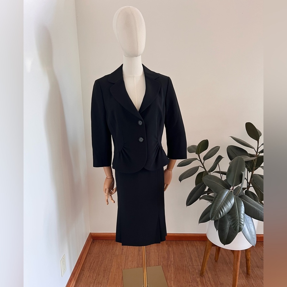 ANN TAYLOR 2 PIECE BLACK SUIT PLEATED SKIRT RUFFLE DETAIL JACKET‎ CORPCORE NWT